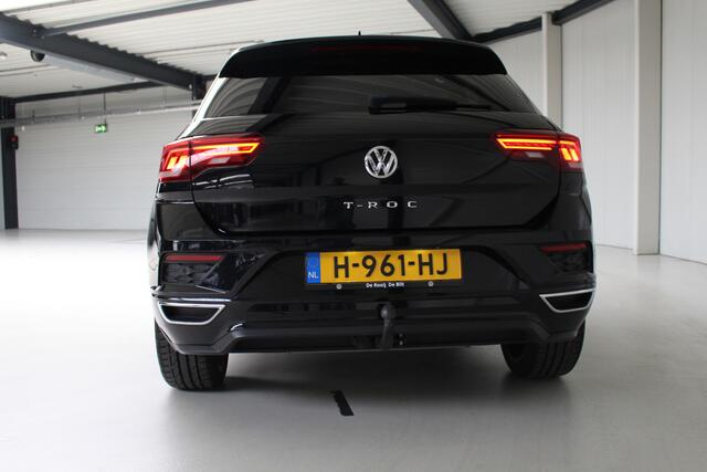 Volkswagen T-Roc 1.5 TSI Sport R-Line | Navigatie | Panoramadak | PDC + Camera | LM'19 Suzuka |