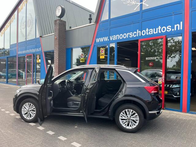 Volkswagen T-Roc 1.5 TSi 150pk Automaat Navi Carplay Airco bj2021
