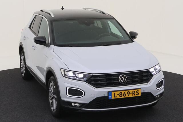 Volkswagen T-Roc 1.5 TSI Sport / Digitaal dashboard / LED / App connect / Camera / Parkeersensoren V+A /