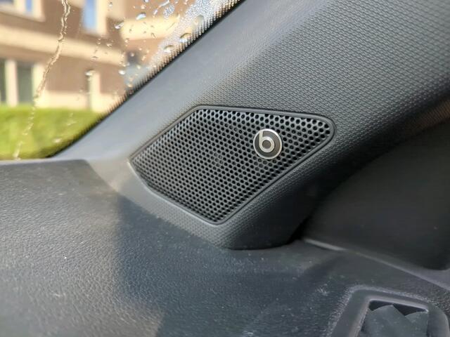 Volkswagen T-Roc 1.5 TSI Sport / Digitaal dashboard / LED / App connect / Camera / Parkeersensoren V+A /