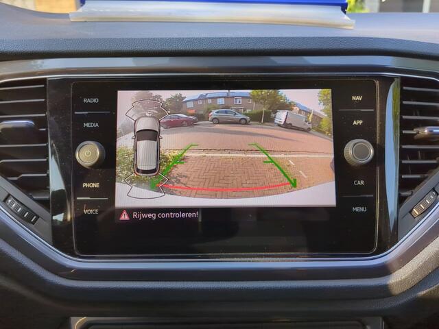 Volkswagen T-Roc 1.5 TSI Sport / Digitaal dashboard / LED / App connect / Camera / Parkeersensoren V+A /