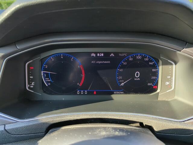Volkswagen T-Roc 1.5 TSI Sport / Digitaal dashboard / LED / App connect / Camera / Parkeersensoren V+A /