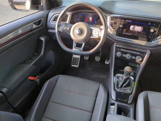 Volkswagen T-Roc 1.5 TSI Sport / Digitaal dashboard / LED / App connect / Camera / Parkeersensoren V+A /