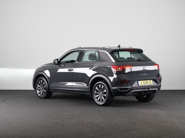 Volkswagen T-Roc 1.5 TSI Sport 150 pk Automaat (DSG) | Navigatie | Trekhaak | Parkeersensoren | Adaptieve cruise control | Elektr. achterklep |