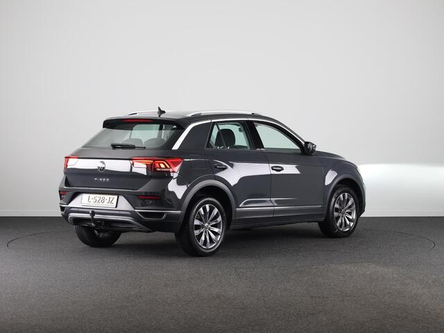 Volkswagen T-Roc 1.5 TSI Sport 150 pk Automaat (DSG) | Navigatie | Trekhaak | Parkeersensoren | Adaptieve cruise control | Elektr. achterklep |