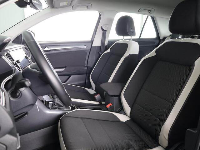 Volkswagen T-Roc 1.5 TSI Sport 150 pk Automaat (DSG) | Navigatie | Trekhaak | Parkeersensoren | Adaptieve cruise control | Elektr. achterklep |