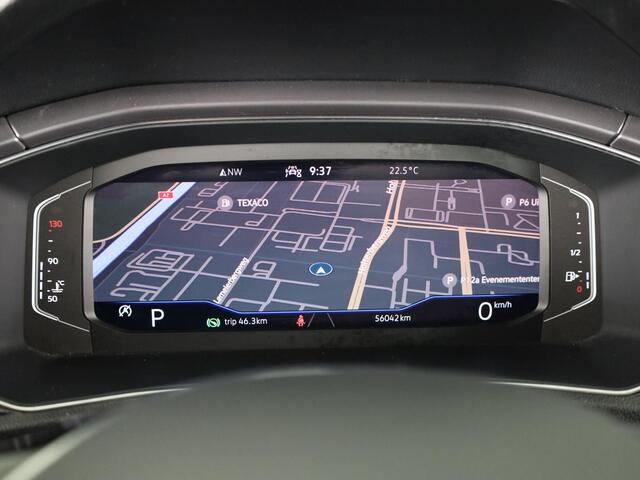 Volkswagen T-Roc 1.5 TSI Sport 150 pk Automaat (DSG) | Navigatie | Trekhaak | Parkeersensoren | Adaptieve cruise control | Elektr. achterklep |