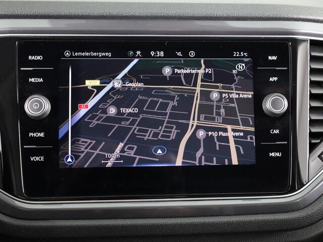 Volkswagen T-Roc 1.5 TSI Sport 150 pk Automaat (DSG) | Navigatie | Trekhaak | Parkeersensoren | Adaptieve cruise control | Elektr. achterklep |
