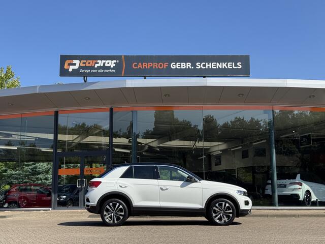 Volkswagen T-Roc 1.0 TSI UNITED 110 pK | CARPLAY | Stoelverwarming | 17" L.M. | Parkeersensoren V+A |