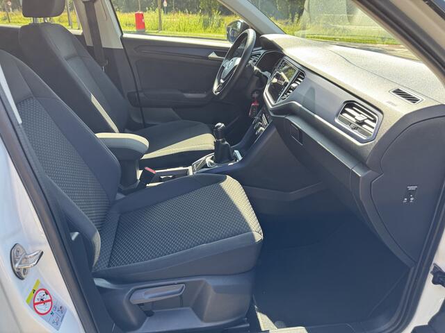 Volkswagen T-Roc 1.0 TSI UNITED 110 pK | CARPLAY | Stoelverwarming | 17" L.M. | Parkeersensoren V+A |