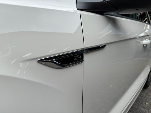 Volkswagen T-Roc 1.5 TSI R-LINE / MATRIX /PANORAMA /TREKHAAK / ADAPTIVE / VIRTUAL /MASSAGE
