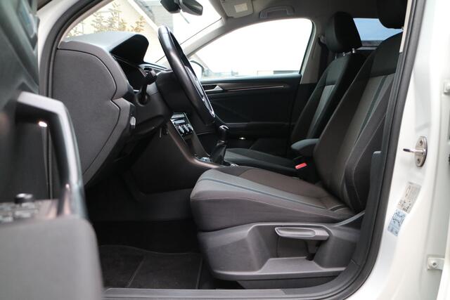 Volkswagen T-Roc 1.0 TSI Style | LED | Adaptive Cruise | Lane Assist |