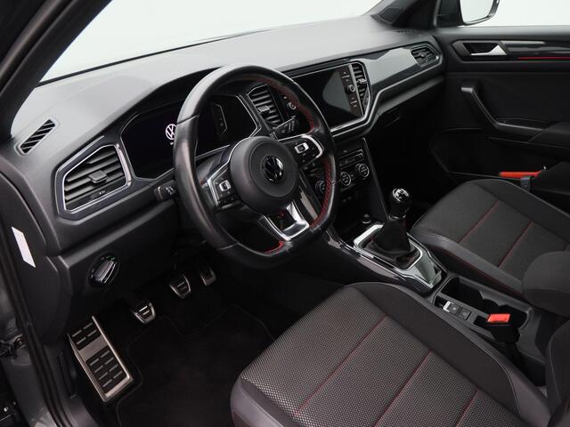 Volkswagen T-Roc 1.5 TSi 150 Pk Sport | Trekhaak | LED | Sensoren | Carplay | Adaptive Cruise | Climate Control | 17 Inch | 53.069 Km!!