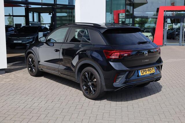 Volkswagen T-Roc 1.5 TSI R-Line 150PK / 110kW DSG, Blackstyle pakket, 18" 'Grange Hill' hoogglans zwart LMV, Ergo stoel LED Plus koplampen, side assist (dodehoek detectie), achteruitrijcamera, Apple Carplay / Android Auto, digital cockpit pro, voorstoelen verwarmbaar, kui