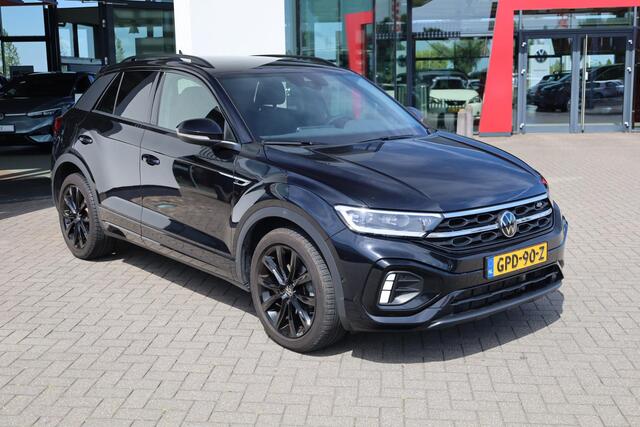 Volkswagen T-Roc 1.5 TSI R-Line 150PK / 110kW DSG, Blackstyle pakket, 18" 'Grange Hill' hoogglans zwart LMV, Ergo stoel LED Plus koplampen, side assist (dodehoek detectie), achteruitrijcamera, Apple Carplay / Android Auto, digital cockpit pro, voorstoelen verwarmbaar, kui