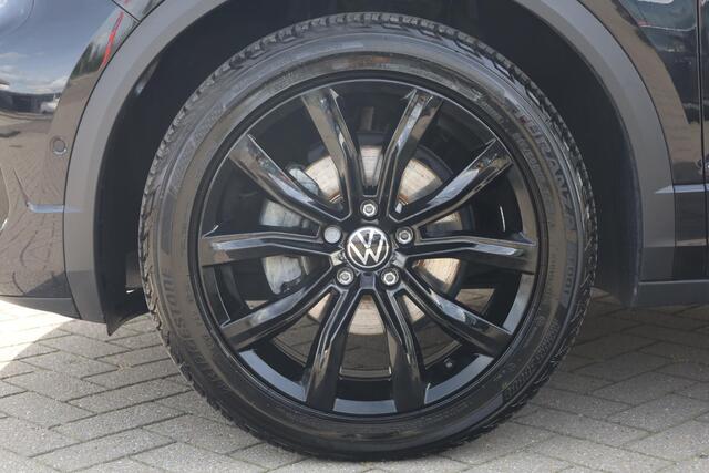 Volkswagen T-Roc 1.5 TSI R-Line 150PK / 110kW DSG, Blackstyle pakket, 18" 'Grange Hill' hoogglans zwart LMV, Ergo stoel LED Plus koplampen, side assist (dodehoek detectie), achteruitrijcamera, Apple Carplay / Android Auto, digital cockpit pro, voorstoelen verwarmbaar, kui