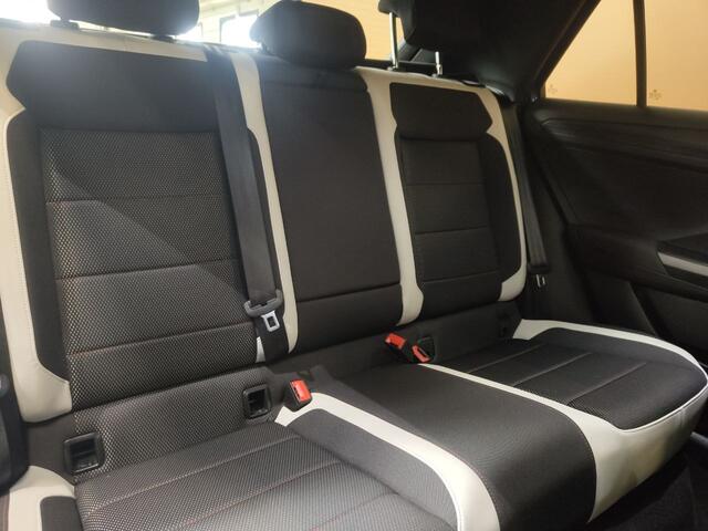 Volkswagen T-Roc 1.5 TSI Sport open dak | navi | carplay | cruise control | trekhaak