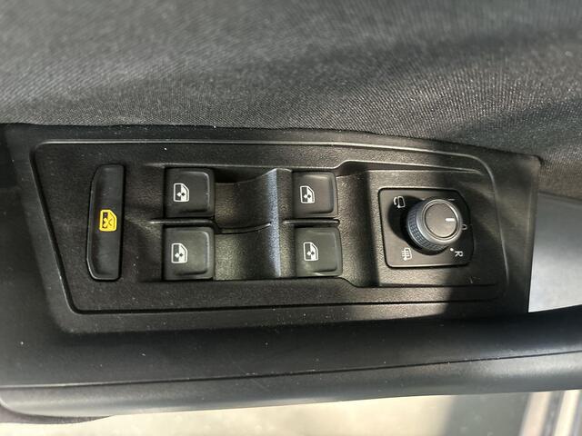 Volkswagen T-Roc 1.5 TSI 150pk DSG Life Edition · Keyless · Camera · Apple/Android Car Play · Navigatie · Stoelverwarming · 17'' Inch ·