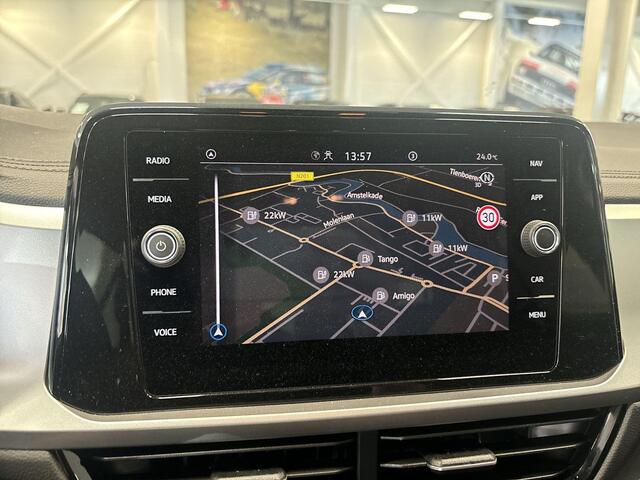Volkswagen T-Roc 1.5 TSI 150pk DSG Life Edition · Keyless · Camera · Apple/Android Car Play · Navigatie · Stoelverwarming · 17'' Inch ·