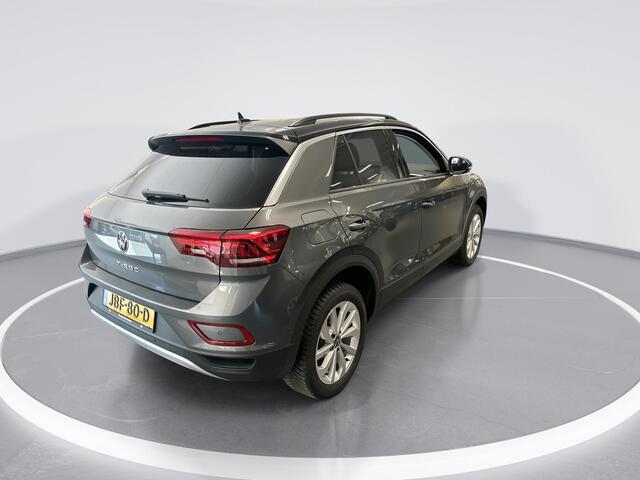 Volkswagen T-Roc 1.5 TSI 150pk DSG Life Edition · Keyless · Camera · Apple/Android Car Play · Navigatie · P-Sensoren · 17'' Inch · Garantie t/m 25-02-2027