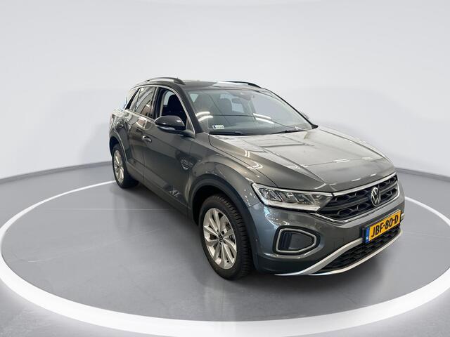 Volkswagen T-Roc 1.5 TSI 150pk DSG Life Edition · Keyless · Camera · Apple/Android Car Play · Navigatie · P-Sensoren · 17'' Inch · Garantie t/m 25-02-2027