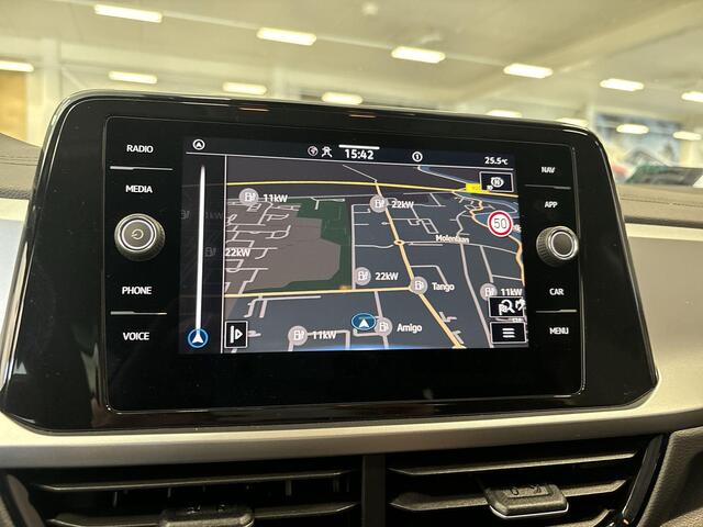 Volkswagen T-Roc 1.5 TSI 150pk DSG Life Edition · Keyless · Camera · Apple/Android Car Play · Navigatie · P-Sensoren · 17'' Inch · Garantie t/m 25-02-2027