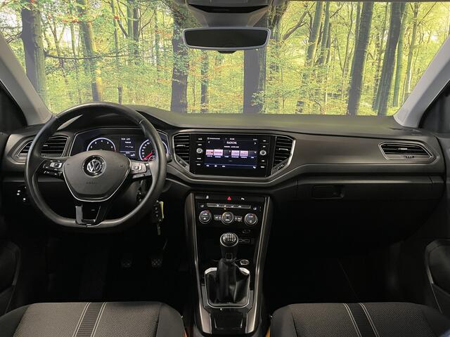 Volkswagen T-Roc 1.0 TSI Style | Trekhaak | Adaptieve Cruise Control | Parkeersensoren | Apple Carplay/Android Auto | Lane Assist | Navigatie | DAB | Airconditioning |