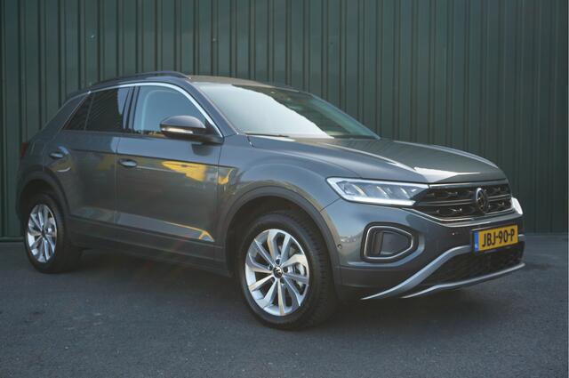 Volkswagen T-Roc 1.5TSI 150pk Automaat Life + Camera/ Carplay/ Navi/ Adapt.Cruise/ LED/ Nieuwstaat/ Garantie!