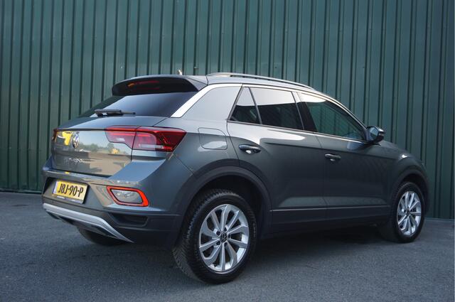 Volkswagen T-Roc 1.5TSI 150pk Automaat Life + Camera/ Carplay/ Navi/ Adapt.Cruise/ LED/ Nieuwstaat/ Garantie!
