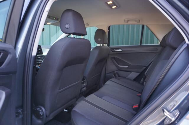 Volkswagen T-Roc 1.5TSI 150pk Automaat Life + Camera/ Carplay/ Navi/ Adapt.Cruise/ LED/ Nieuwstaat/ Garantie!
