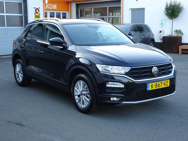 Volkswagen T-Roc 1.5 TSI Style Automatische airco, navigatie voorbereiding, carplay, licht metalen velgen, cruise controle, parkeersensoren voor en achter, enz.