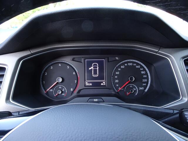 Volkswagen T-Roc 1.5 TSI Style Automatische airco, navigatie voorbereiding, carplay, licht metalen velgen, cruise controle, parkeersensoren voor en achter, enz.