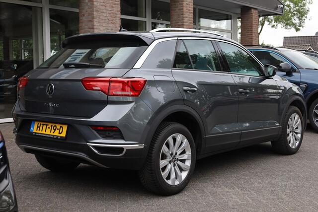 Volkswagen T-Roc 1.5 TSI CARPLAY ELEC.ACHTERKLEP/SPIEGELS ADAPTIVE-CRUISE AUTO-HOLD DAB NAVI CLIMA 2XPDC 17''LMV
