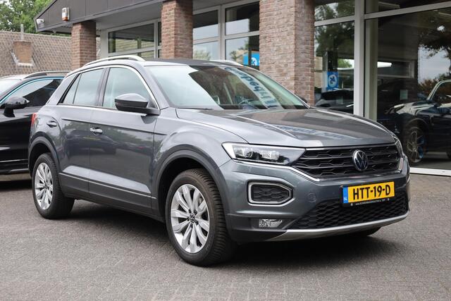 Volkswagen T-Roc 1.5 TSI CARPLAY ELEC.ACHTERKLEP/SPIEGELS ADAPTIVE-CRUISE AUTO-HOLD DAB NAVI CLIMA 2XPDC 17''LMV