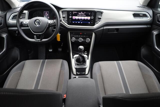 Volkswagen T-Roc 1.5 TSI CARPLAY ELEC.ACHTERKLEP/SPIEGELS ADAPTIVE-CRUISE AUTO-HOLD DAB NAVI CLIMA 2XPDC 17''LMV