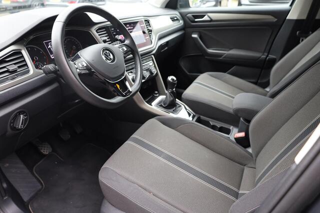 Volkswagen T-Roc 1.5 TSI CARPLAY ELEC.ACHTERKLEP/SPIEGELS ADAPTIVE-CRUISE AUTO-HOLD DAB NAVI CLIMA 2XPDC 17''LMV
