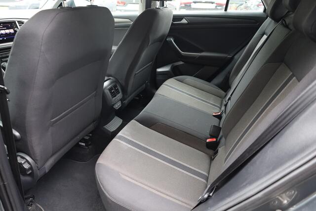 Volkswagen T-Roc 1.5 TSI CARPLAY ELEC.ACHTERKLEP/SPIEGELS ADAPTIVE-CRUISE AUTO-HOLD DAB NAVI CLIMA 2XPDC 17''LMV