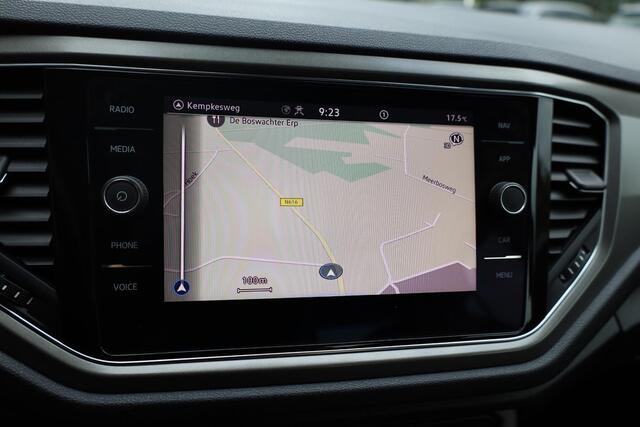 Volkswagen T-Roc 1.5 TSI CARPLAY ELEC.ACHTERKLEP/SPIEGELS ADAPTIVE-CRUISE AUTO-HOLD DAB NAVI CLIMA 2XPDC 17''LMV
