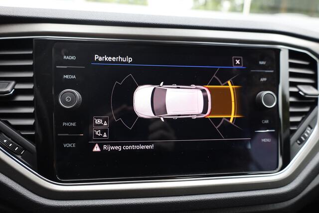 Volkswagen T-Roc 1.5 TSI CARPLAY ELEC.ACHTERKLEP/SPIEGELS ADAPTIVE-CRUISE AUTO-HOLD DAB NAVI CLIMA 2XPDC 17''LMV