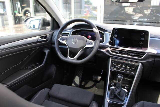 Volkswagen T-Roc 1.5 TSI Style | Pano | Trekhaak | Carplay |