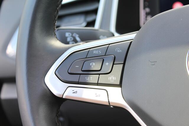 Volkswagen T-Roc 1.5 TSI Style | Pano | Trekhaak | Carplay |