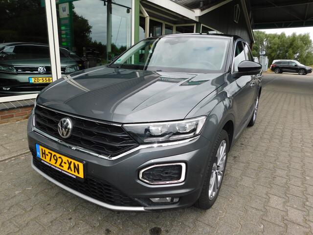 Volkswagen T-Roc 1.5TSI 150PK DSG STYLE!! All-in Prijs! Trekhaak!