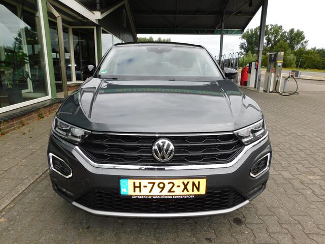 Volkswagen T-Roc 1.5TSI 150PK DSG STYLE!! All-in Prijs! Trekhaak!