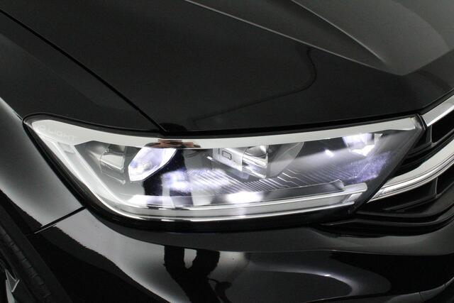 Volkswagen T-Roc 1.5 TSI 150pk DSG R-Line Business+ Blackstyle Panoramadak Stoelverwarming