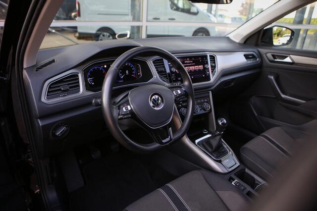 Volkswagen T-Roc 1.0 TSI Style | Pano | Navi | Achteruitrijcamera