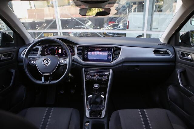 Volkswagen T-Roc 1.0 TSI Style | Pano | Navi | Achteruitrijcamera