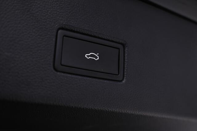 Volkswagen T-Roc 2.0 TDI Active Panorama dak, Digital dash, Climate.