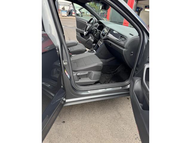 Volkswagen T-Roc 1.5 TSI R-LINE ADAP CRUISE AFB. TREKH VIRTL.