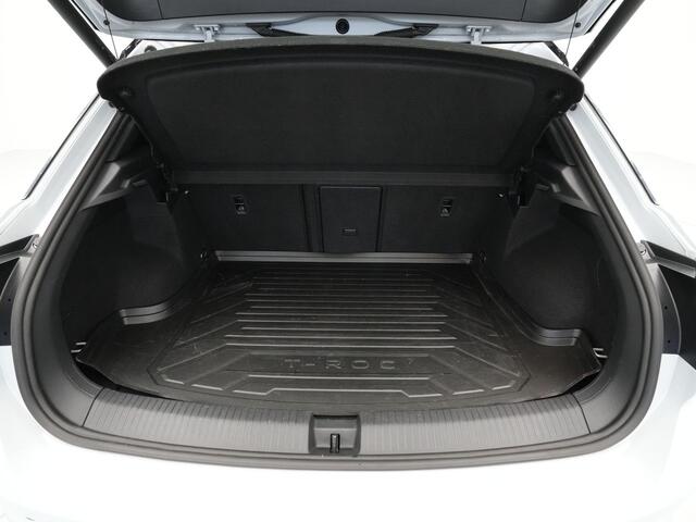 Volkswagen T-Roc 1.5 TSI 150pk DSG R-Line Business Navigatie Carplay Camera 19" velgen Trekhaak Keyless 173