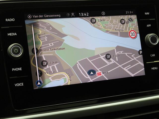 Volkswagen T-Roc 1.5TSI/150PK Life DSG · Navigatie · Apple/Android Car Play · Camera + Parkersensoren · Garantie tot januari 2027
